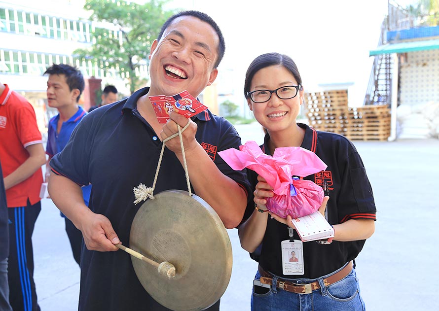 冠一全員過(guò)六一 冠一全員過(guò)六一